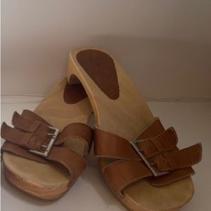 Women’s Sanita tan leather sandal sz 40